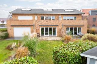 Reihenhaus kaufen in Dünenweg, 23743 Grömitz, Neuwertiges Reihenhaus mit Dachterrasse und Sauna in begehrter Lage, wenige Gehminuten zum Strand