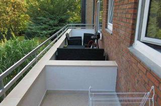 Wohnung mieten in Mühlenbroicher Weg 143, 40472 Rath, Düsseldorf Mühlenbroicher Weg, schön im grünen, 2ZiKüDB, EBK + Balkon