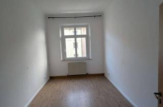 Wohnung mieten in Maximilianstraße 28, 90429 Muggenhof, Großzügige 5-Zimmer-Wohnung im 3. OG in Nürnberg-Muggenhof