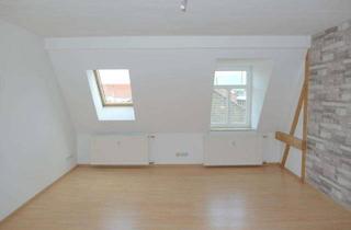 Wohnung mieten in Straße Der Einheit, 02943 Weißwasser, Gemütliche 2-Zimmer-Dachwohnung mit Einbauküche, Laminatboden & Badewanne