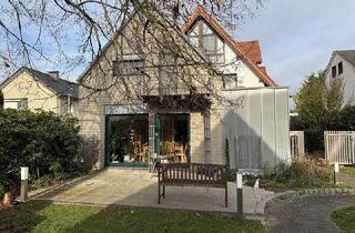 Mehrfamilienhaus kaufen in 33161 Hövelhof, Moderne Eigentümer-Wohnung und kernsanierte Mietwohnungen auf großem Grundstück