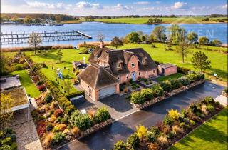Villa kaufen in 24376 Kappeln, Ostseefjord Schlei: Hochwertige Reetdachvilla im Sylter-Stil mit eigenem Ufer-Grundstück.