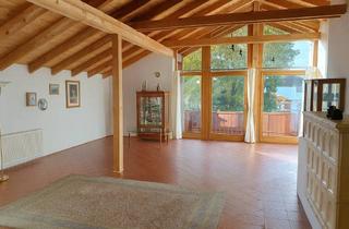 Haus kaufen in 83404 Ainring, Geräumiges Wohnhaus in ruhiger Lage mit eigenem Eingang zur Einliegerwohnung und großem Garten.