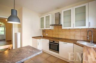 Villa kaufen in 14612 Falkensee, Ihr Standort mit Mehrwert: Geschäftshaus mit Praxis- und Vermietungsoption