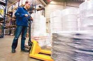 Büro zu mieten in Badstraße, 86647 Buttenwiesen, Große Lagerhalle verschieden nutzbar mit Büro und Rolltor und Stellplätzen vor dem Objekt!