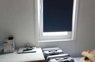 Wohnung mieten in Solitudeallee 10, 71636 Ludwigsburg, ein möbliertes Zimmer mit Balkon