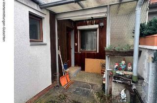 Reihenhaus kaufen in 92318 Neumarkt, Renovierungsbedürftiges Reihenhaus mit Potenzial in begehrter Lage von Neumarkt