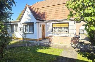 Einfamilienhaus kaufen in 16321 Bernau, Bernau bei Berlin - Einfamilienhaus mit überdachten Schwimmbad in bevorzugter Lage von Schönow