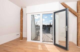 Wohnung kaufen in 12203 Lichterfelde, Tolles Wohnen in einer kernsanierten Dachgeschosswohnung