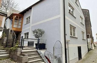 Haus kaufen in 92421 Schwandorf, Ideal für Kapitalanleger & Eigennutzer - Flexibles Altstadthaus mit Einliegerwohnung