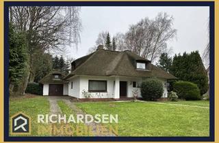 Haus kaufen in 25873 Rantrum, Attraktiver Walmdachbungalow unter Reet mit Sanierungspotential auf großem Grundstück in Rantrum