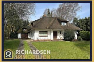 Haus kaufen in 25873 Rantrum, Attraktiver Walmdachbungalow unter Reet mit Sanierungspotential auf großem Grundstück in Rantrum