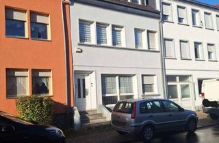 Haus kaufen in 66740 Saarlouis, Schönes renoviertes 2 Familienhaus in einer guten Lage von Saarlouis-Roden .