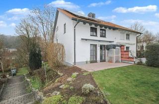 Anlageobjekt in 84172 Buch, Schöne Doppelhaushälfte mit 2 Garagen und Photovoltaikanlage in Splitlevel Bauweise