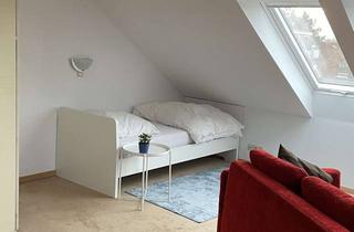 Immobilie mieten in 22880 Wedel, 750 € Pauschalmiete - Einliegerwohnung vorübergehend von Frau an Frau zu vermieten