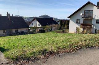 Grundstück zu kaufen in Gerhart-Hauptmann-Straße 16, 72793 Pfullingen, Attraktives Baugrundstück mit Albblick (inkl. Baugenehmigung für 3-Familienhaus)