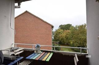 Wohnung kaufen in 28259 Bremen, Bremen / Huchting - Gemütliche ETW EBK Balkon direkt am Sodenmattsee