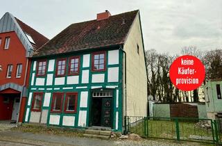 Haus kaufen in 17098 Friedland, Friedland - HORN IMMOBILIEN++ Friedland, historisches Stadthaus mit 6 Zimmern, Kaminöfen, 2 Bädern und Garage