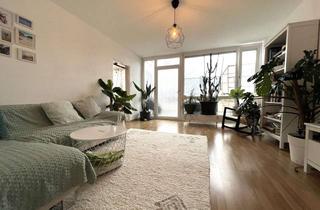 Wohnung kaufen in 85640 Putzbrunn, Sofort beziehbar: helle 3-Zi.-Dachgeschosswohnung mit Sonnenterrasse & TG-Einzel