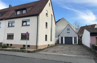 Haus kaufen in 90579 Langenzenn, Voll saniertes 3 Familien Haus mit Garage und Hof in Langenzenn