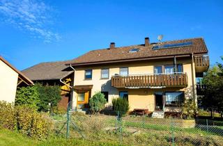Haus kaufen in Ortinstraße, 78126 Königsfeld, Gepflegtes Zweifamilienhaus mit Nebengebäuden für Naturliebhaber