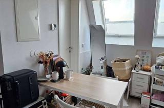 Wohnung mieten in 10245 Friedrichshain, Charmantes 1-Zimmer-Apartment im 5. OG mit Aufzug in Friedrichshain