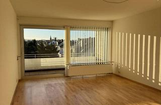 Wohnung kaufen in Laverweg 10, 52355 Düren, Gut geschnittene 3.-Zimmerwohnung mit zwei Balkonen und Garage