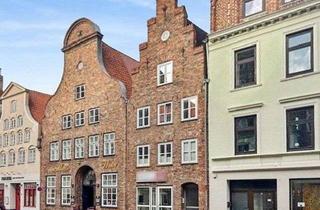 Wohnung kaufen in 23552 Innenstadt, Denkmalschutz: Schmuckstück im Herzen von Lübeck - 2-Zimmer-Eigentumswohnung auf der Altstadtinsel