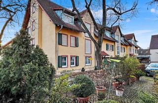 Wohnung kaufen in 79379 Müllheim, Gepflegter Winzerhofcharme auf 3,5 Zimmern, Aussicht und verkehrsgünstiger Lage, Garage + Stellplatz