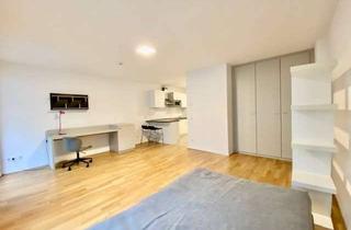 Wohnung mieten in Stralauer Platz 35, 10243 Friedrichshain, Helle, lichtdurchflutete & möblierte 1-Zimmer Wohnung mit Balkon & EBK