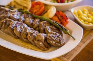 Gastronomiebetrieb mieten in 12051 Neukölln, Sichtstarkes Eckrestaurant mit großer Glasfront in belebter Neuköllner Lage