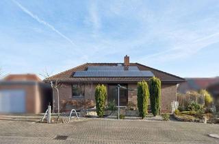 Haus kaufen in 31188 Holle, Wohnen +Wohlfühlen: Bungalow mit Kamin, ausgebautem Keller und PV-Anlage in begehrter Lage von Holle