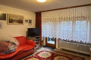 Haus kaufen in 72766 Reutlingen, Freistehendes Wohnhaus mit zwei Wohneinheiten und Doppelgarage auf großem Grundstück