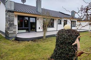 Haus kaufen in 94486 Osterhofen, Attraktiver, modernisierter Bungalow in ruhiger Lage von Osterhofen.