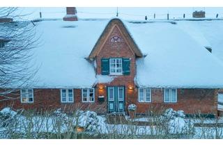 Haus kaufen in 25938 Wrixum, Ein Kapitänshaus unter Reet – klassisch geprägt, modern gestaltet