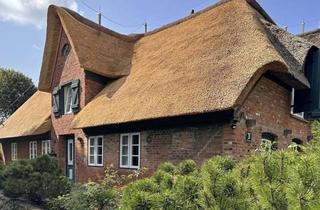 Haus kaufen in 25938 Wrixum, Ein Kapitänshaus unter Reet in ruhiger Lage