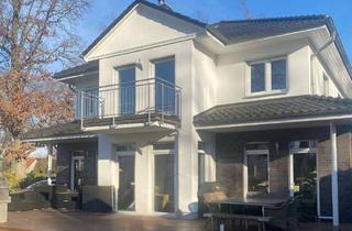 Gewerbeimmobilie kaufen in 14612 Falkensee, Einfamilienhaus mit gewerblicher Nutzung in zentraler Lage in Falkensee