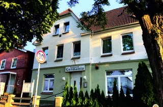 Gewerbeimmobilie kaufen in 23568 Schlutup, MIETER-FREI! Ca. 700 m zum Yachthafen. Rund 103 m² Ausbaureserve im EG. + Bauland