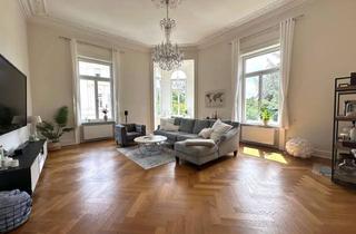 Wohnung kaufen in 65193 Wiesbaden, Großzügige Etagenwohnung in charmanter Altbauvilla für gehobene Ansprüche