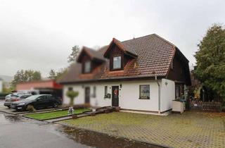 Doppelhaushälfte kaufen in 36466 Dermbach, Wohnkomfort auf zwei Ebenen: Vermietete Doppelhaushälfte in Stadtlengsfeld zu verkaufen