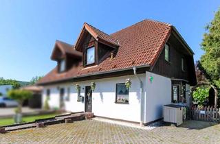 Doppelhaushälfte kaufen in 36466 Dermbach, Wohnkomfort auf zwei Ebenen: Vermietete Doppelhaushälfte in Stadtlengsfeld zu verkaufen