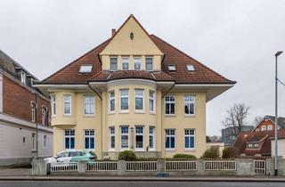 Wohnung kaufen in 21680 Stade, Vermietete Altbauwohnung mit Balkon in zentraler Lage!
