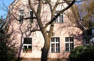 Wohnung kaufen in Silvesterweg, 13465 Hermsdorf, Altbauwohnungen, teils mit Balkon / Gartennutzung in Hermsdorfer Villa (Teilungsversteigerung)