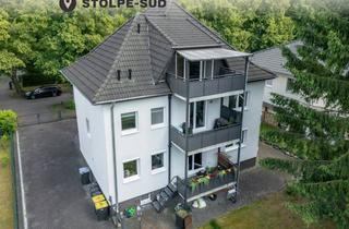 Anlageobjekt in 16761 Hennigsdorf, Investor oder Eigennutzer: Vielseitiges Dreiparteienhaus mit 6 Garagen in Stolpe-Süd