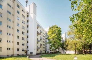Wohnung mieten in Firnhaberstrasse 16, 86159 Hochfeld, 4-Zimmer-Wohnung mit Balkon und Einbauküche (auch für Studenten/WG)- Befristetes Wohnen in Augsburg