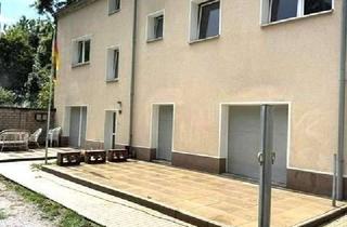 Mehrfamilienhaus kaufen in 47137 Duisburg, Duisburg - Mehrfamilienhaus mit 5 Stellplätzen und großem Grundstück mit Carport