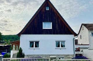 Haus kaufen in 61191 Rosbach, Rosbach vor der Höhe - Haus 1-2 Familien, 8 Zimmer,schönem Garten sowie Parkplätze