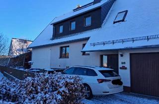 Haus kaufen in 95233 Helmbrechts, Helmbrechts - Zweifamilienhaus mit Doppelgarage, Garten, Hütte, Gewächshaus