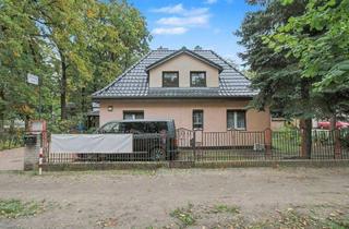 Einfamilienhaus kaufen in 15537 Erkner, Erkner - Bezugsfreies Einfamilienhaus mit Nebengebäude, großem Garten & Pool - vielseitig nutzbar!