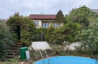 Einfamilienhaus kaufen in 91448 Emskirchen, Emskirchen - Potenzial für Großes - Sanierungsbedürftiges EFH und Baugrundstück mit einzigartiger Hanglage